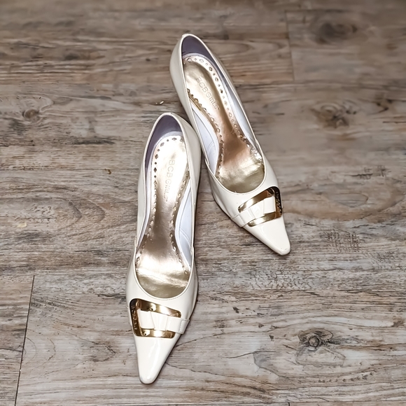 BCBG Shoes - BCBG Ivory Cream & Gold Pump Heels Size 10